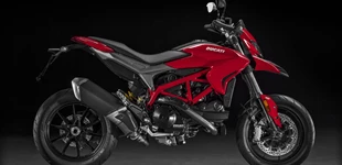 Yamaha MT-07 2025 vs Ducati Hypermotard 939 2018 Yamaha MT-07 2025 vs Ducati Hypermotard 939 2018